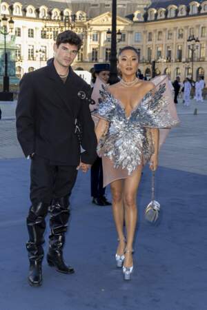 Paul Forman et Ashley Park au défilé "Vogue World ", sur la place Vendôme, dans le cadre de la Fashion Week de Paris, le 23 juin 2024