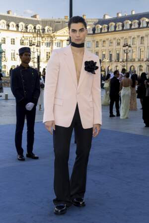 Jacob Rott au défilé "Vogue World ", sur la place Vendôme, dans le cadre de la Fashion Week de Paris, le 23 juin 2024