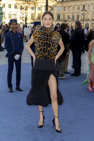 Camille Rowe au défilé "Vogue World ", sur la place Vendôme, dans le cadre de la Fashion Week de Paris, le 23 juin 2024