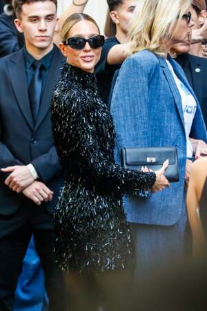 María Olympía de Grèce en robe noire brillante au défilé de mode Balenciaga Haute-Couture automne-hiver 2024/2025, le 26 juin 2024