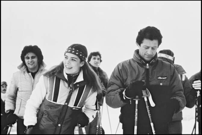 La princesse Caroline de Monaco et son mari Philippe Junot sur les pistes de ski à Courchevel, en 1979