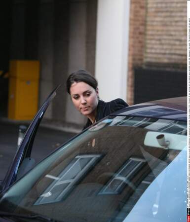 Kate Middleton monte dans Golf Volkswagen 