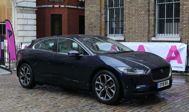 Kate Middleton arrive au dîner de gala d'Action on Addiction dans sa nouvelle Jaguar i Pace, le 12 juin 2019