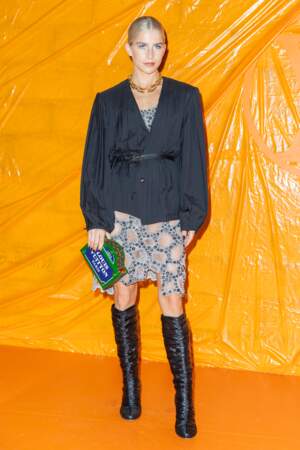 La blogueuse et influenceuse allemande Caroline Daur au défilé Louis Vuitton printemps-été 2024 à Paris, le 2 octobre 2023 