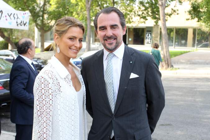 Le prince Nikolaos de Grèce et son épouse Tatiana Blatnik assistent à l'inauguration de la sculpture "Arbre de la paix" à Athènes le 20 septembre 2019