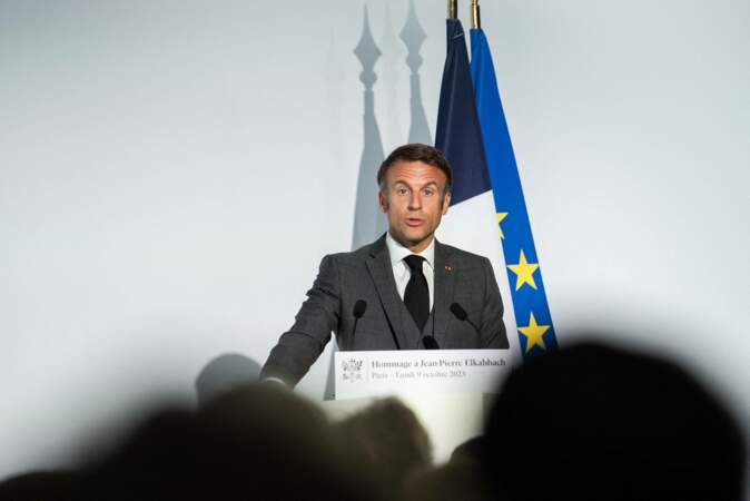 Emmanuel Macron prend la parole pendant la cérémonie d'hommage à Jean-Pierre Elkabbach au siège de France Télévisions 