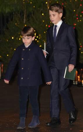 Les princes Louis et George à la sortie du traditionnel concert de Noël donné à l'abbaye de Westminster de Londres, le 8 décembre 2023