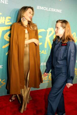 Angelina Jolie et sa fille Vivienne Jolie-Pitt réunies pour la soirée d'ouverture de la comédie musicale "The Outsiders" à New York, le jeudi 11 avril 2024