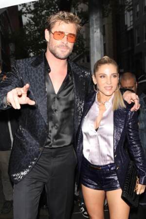 Chris Hemsworth et sa femme Elsa Pataky arrivent au dîner organisé par A. Wintour en amont du gala du MET 2024 à New York