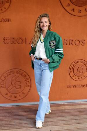 Amandine Petit (Miss France 2021) en jean et bombers à Roland Garros, le 5 juin 2024